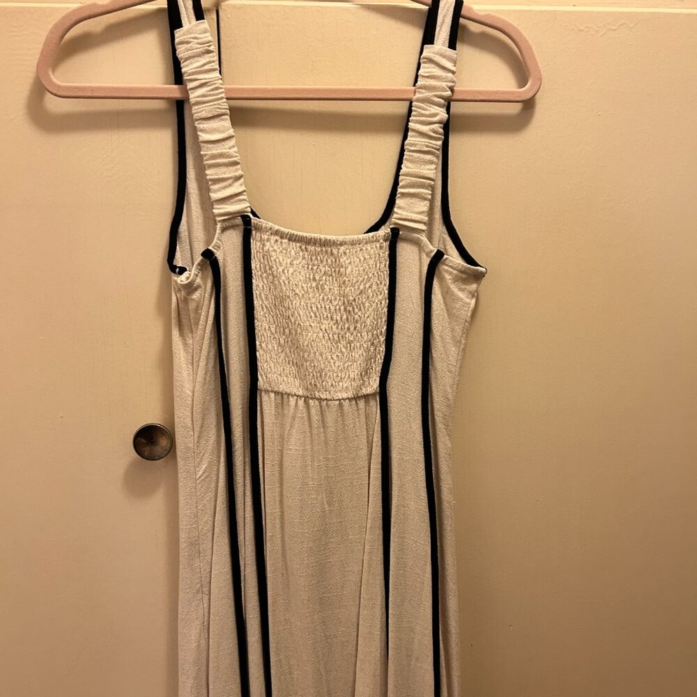 Dress - Picture 8 of 8